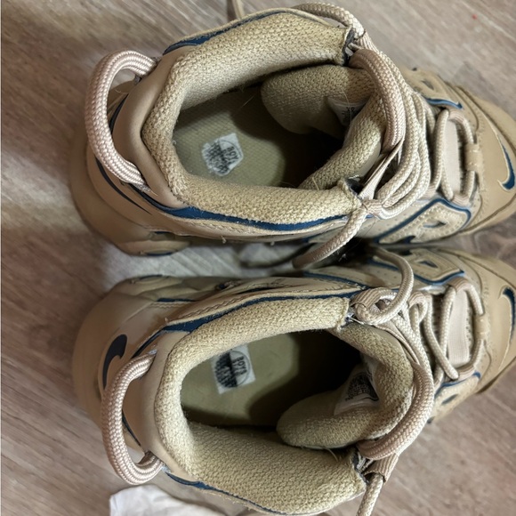 Boys size 1 Nike air more uptempo - Picture 7 of 7